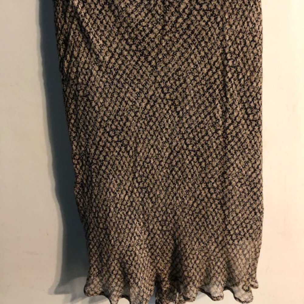 Worthington Black, Tan and White Lined Skirt.
